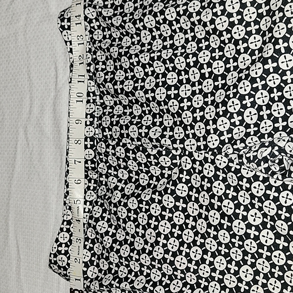 Peck & Peck Black Cream Printed Cropped Pants Size 4 EUC - Picture 4 of 8